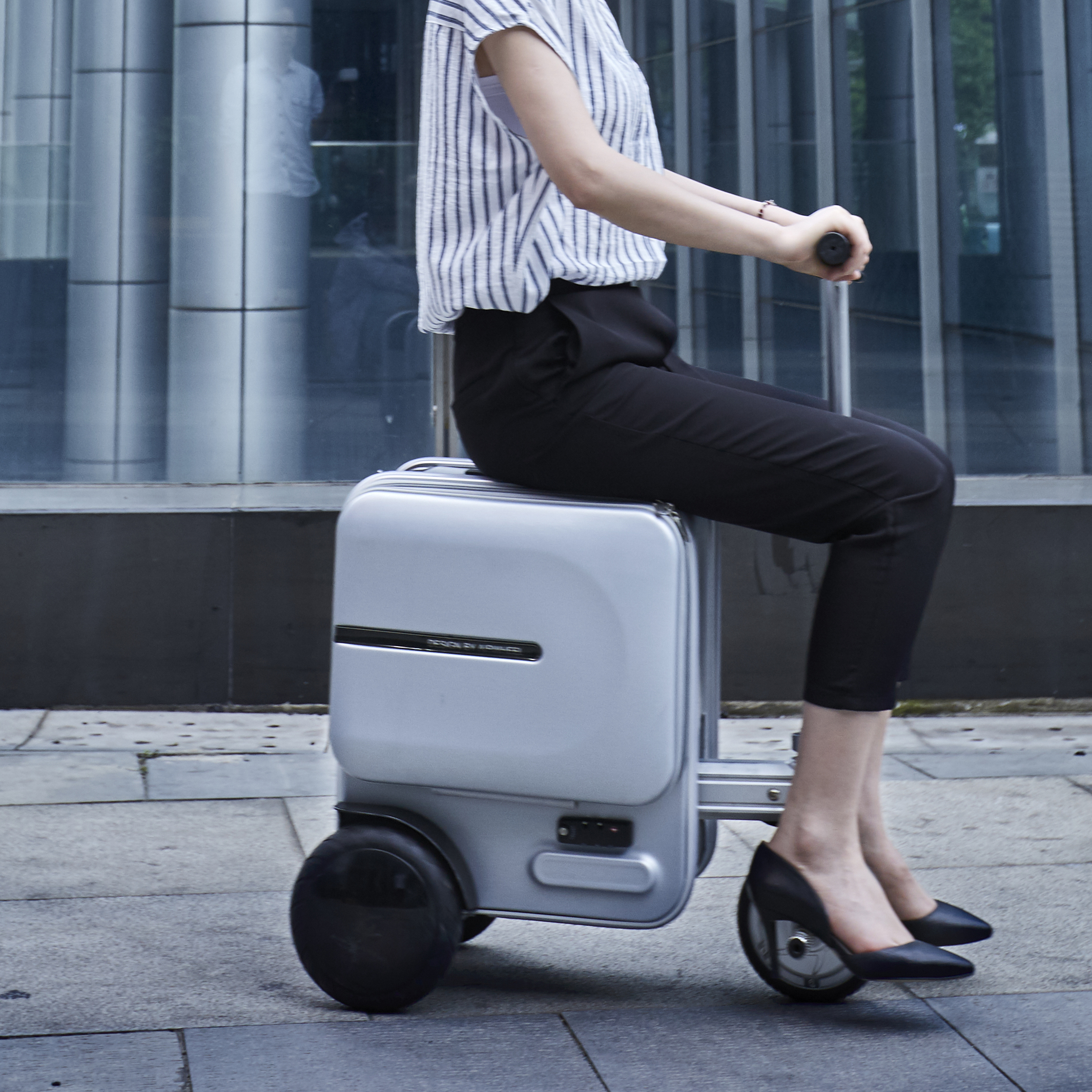 Airwheel SE3 suitcase electric scooter