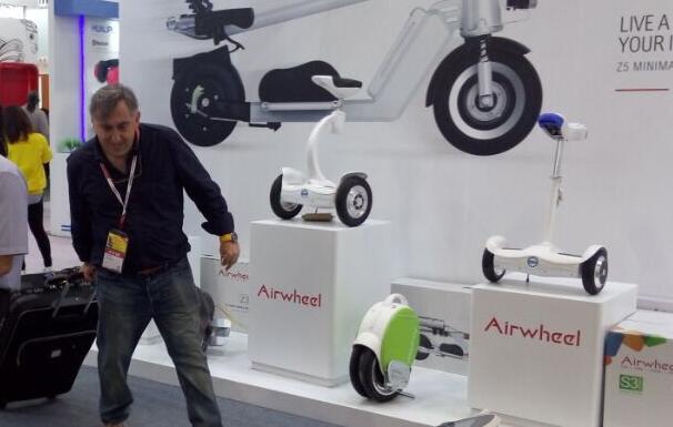 Airwheel scooter eléctrico de doble ruedas S8 abraza la moda de una manera general.